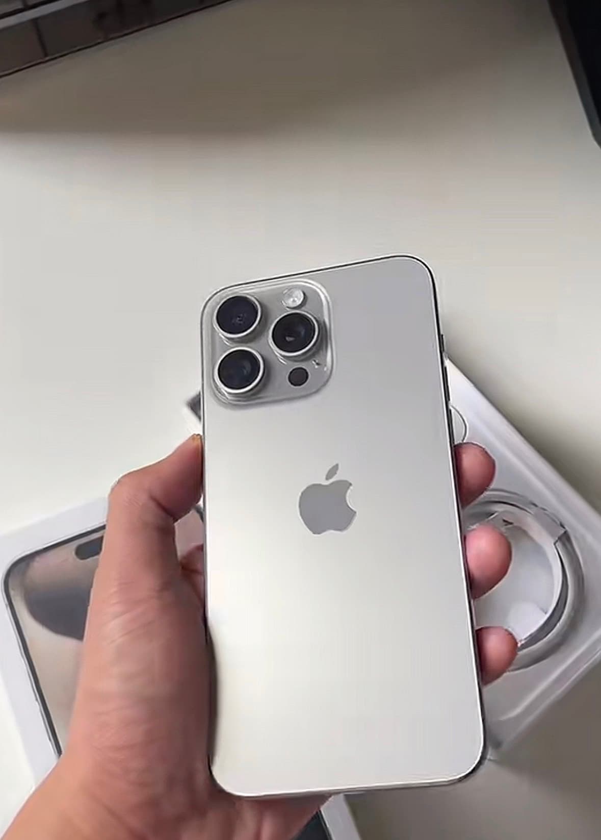 iPhone 15 pro - Mobile in Vancouver, British Columbia - Buy and Sell on Fliku