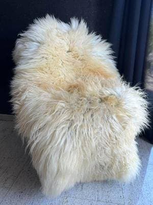 Premium Melerade Sheepskins - Home Appliances in Vancouver, British Columbia - Buy and Sell on Fliku